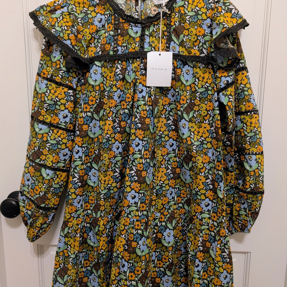 Moodie Floral Dress with Black Lace Trim